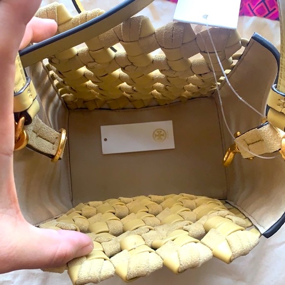 Tory Burch McGraw Woven Embossed Small Bucket Bag - Picture 3 of 7